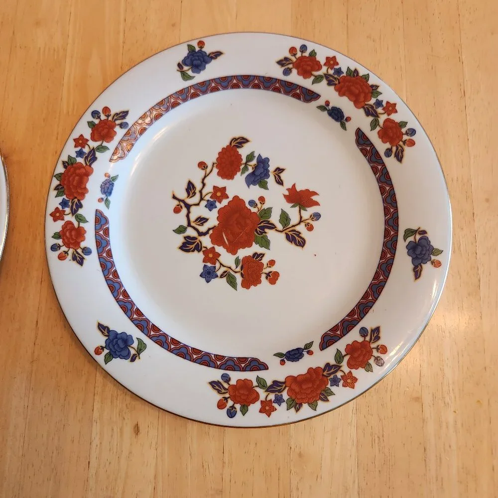 Crown Ming China Old Imari  2 Dinner Plates Asian Style Floral 10 ½”